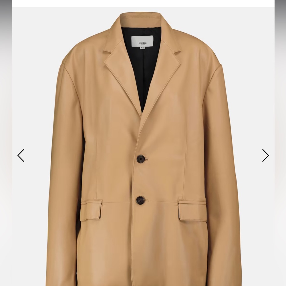THE FRANKIE SHOP
Olympia faux leather blazer